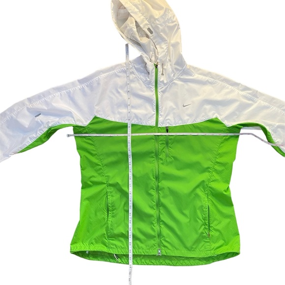 NIKE WOMEN’S RUNNING LIGHT JACKET WINDBREAKER SZ XL - Picture 3 of 13